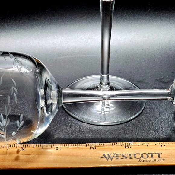 2 Crystal Clear Rose Wine Glasses 8" etched crystal cottagecore 8oz lacey leaves - Picture 4 of 6
